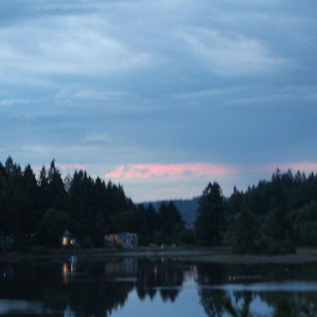 Oyster Bay Inn & Suites Bremerton Room photo